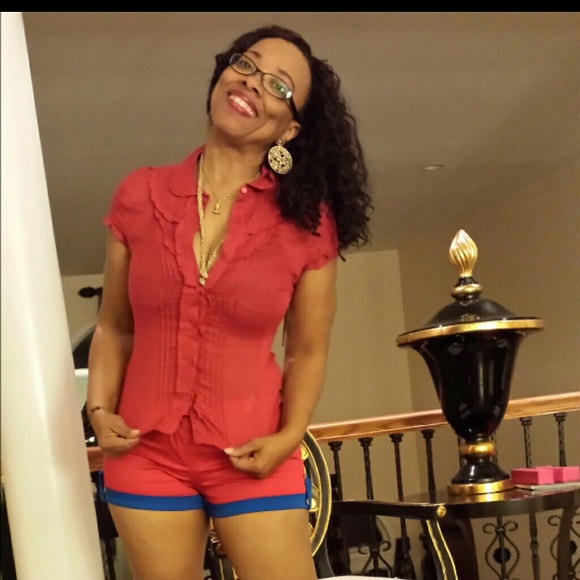 Shorts - Picture 2 of 3