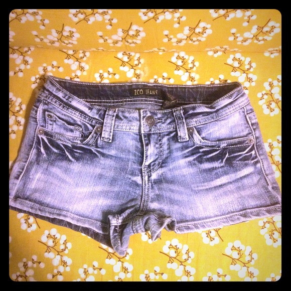 ZCO Jean Shorts With Embellished Pockets. Size 9.