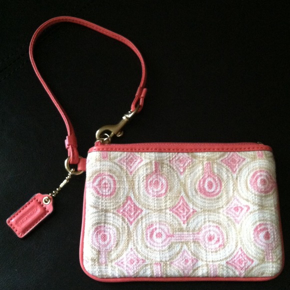 Coach Handbags - Coach wristlet