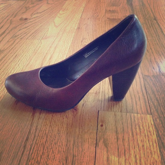 Born Crown Collection brown leather pumps