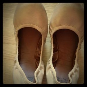 Lucky brand nude flats