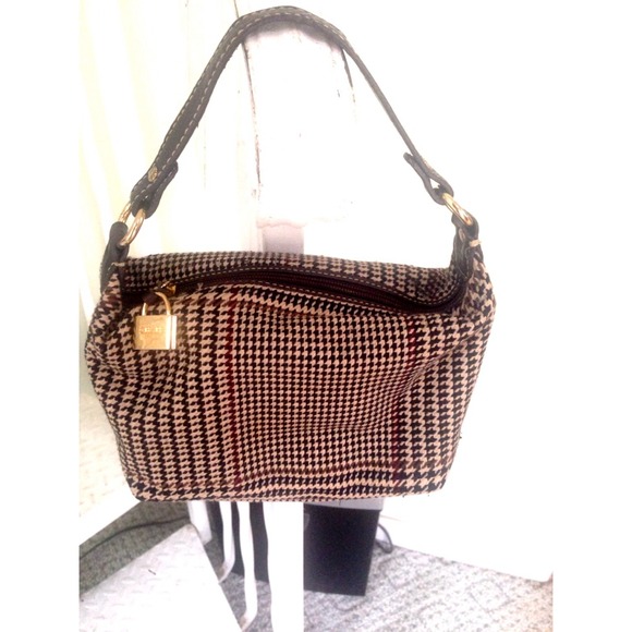 REDUCED 🌀🌀🌀🌀Small patterned Chaps purse