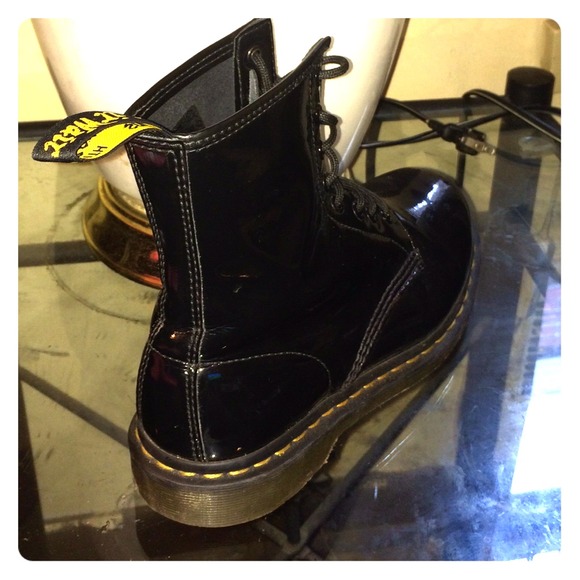 BLACK DR.MARTENS
