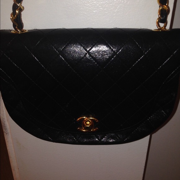 Authentic Vintage mini Chanel shoulder bag!