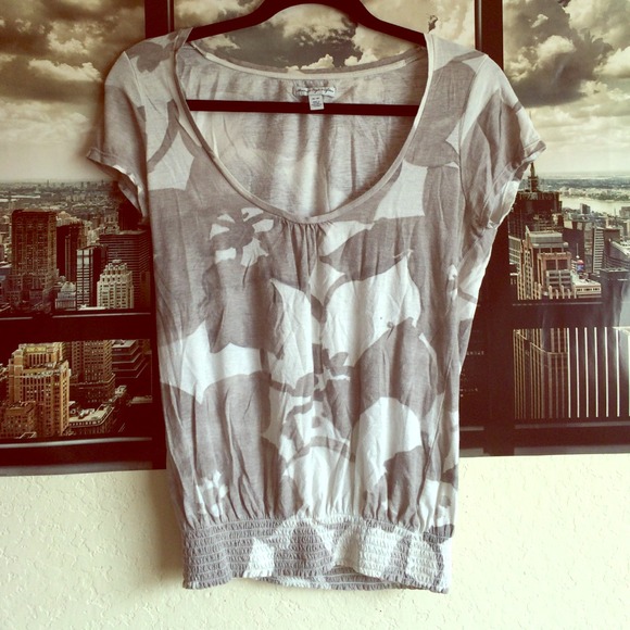 American eagle gray flower top
