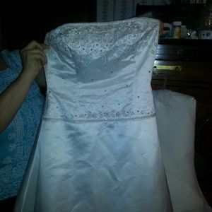 Size 10 wedding dress with 5 ft train