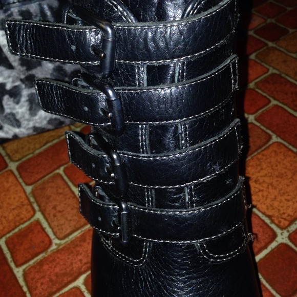 Black leather boots! - Picture 2 of 4