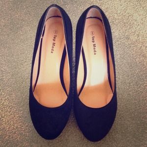 Top Moda Black Suede Pumps