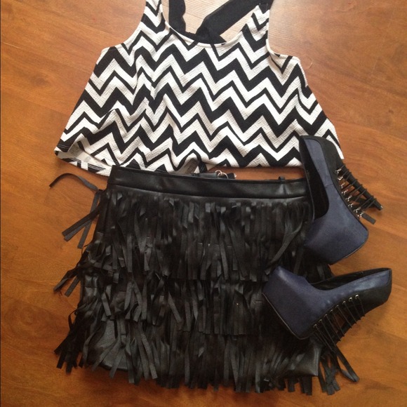 Faux leather tassel skirt π - Picture 2 of 4
