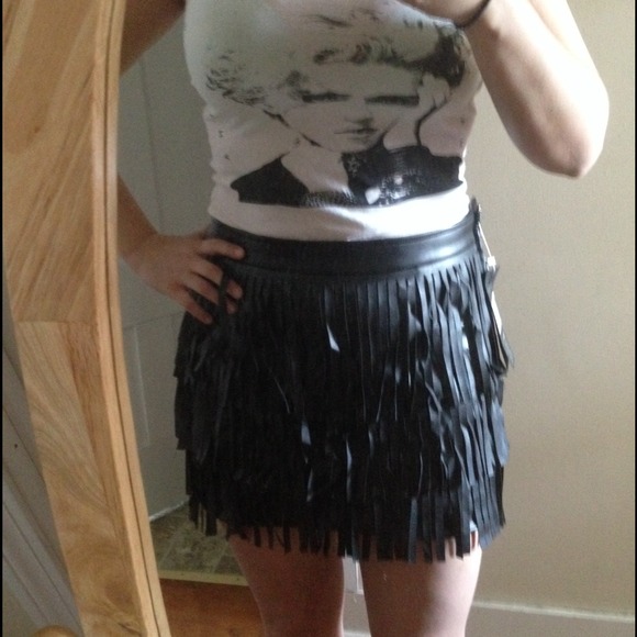 Faux leather tassel skirt π - Picture 3 of 4
