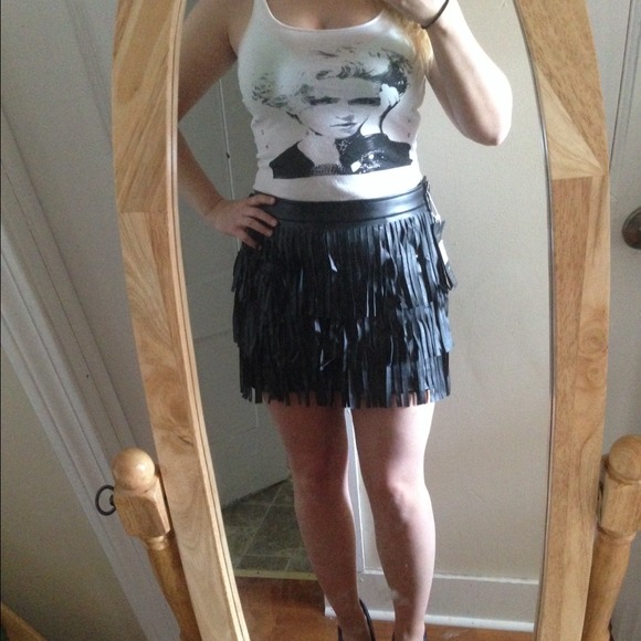 Faux leather tassel skirt π - Picture 4 of 4
