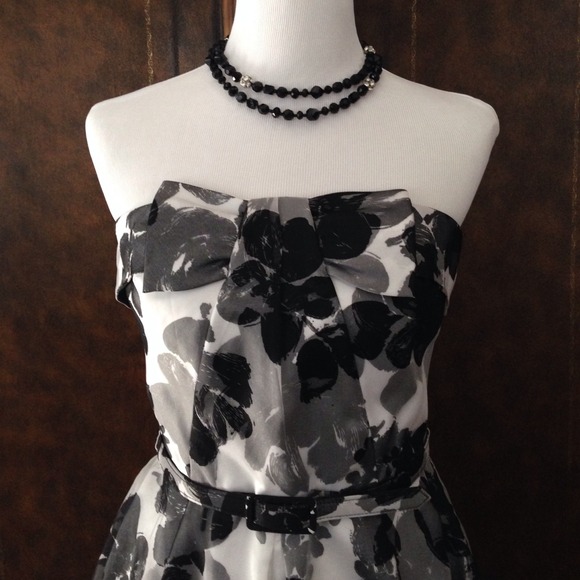 White House Black Market Dresses & Skirts - WHBM Strapless Cocktail Dress ❤️HostPick❤️x2