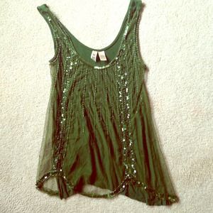 BKE buckle tank size medium