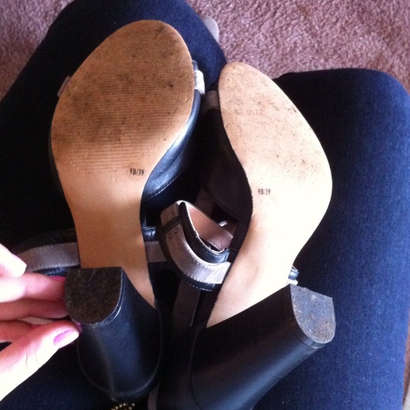 SOLD IN BUNDLE Sole Society "Hava" Heel - Picture 3 of 3