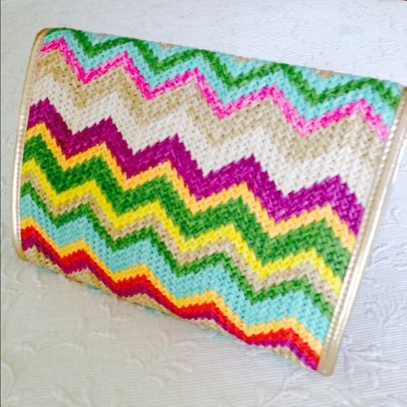 SOLD!! !The Spring Fling Clutch by Lilly Pulitzer - Picture 3 of 3