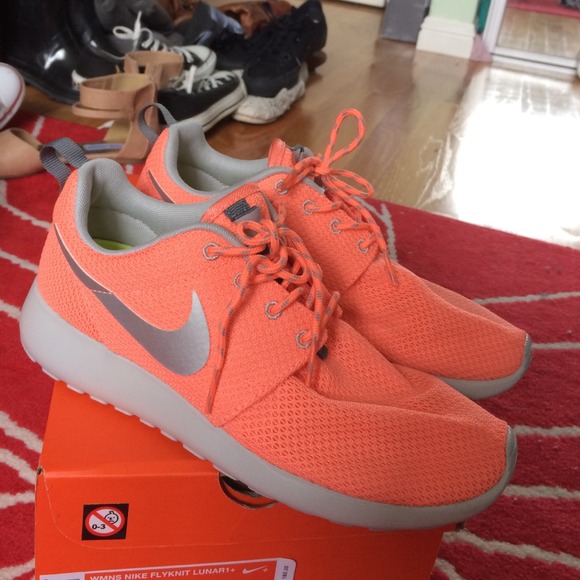 Nike Punch Pink Roshe Run