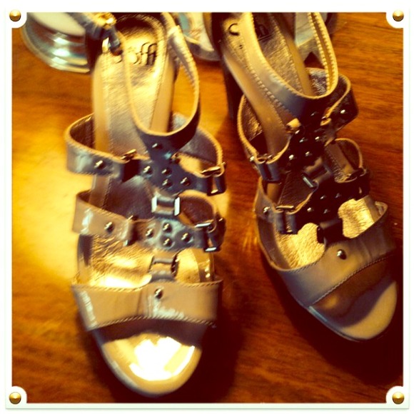 ⚡️Sale⚡️Sofft Nude Patent Leather Sandals