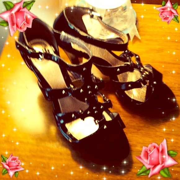 ⚡️Sale⚡️Sofft Black Patent Leather Sandals