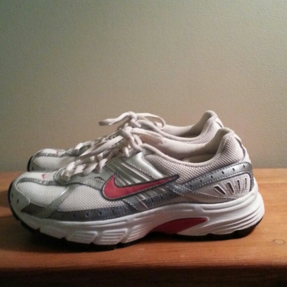 Nike tennis shoes