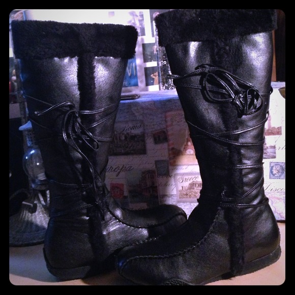 Black fur boots size 9 zipper up side