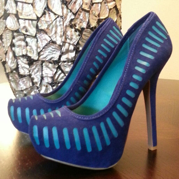 *5.14 HP* Blue Suede Pumps