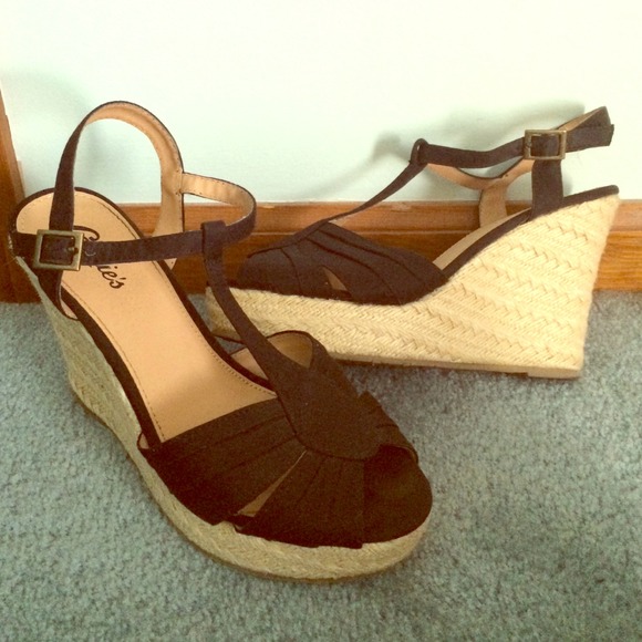 Candies black wedges