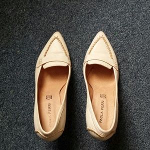 Paola Ferri creme pointy toe leather heel shoes