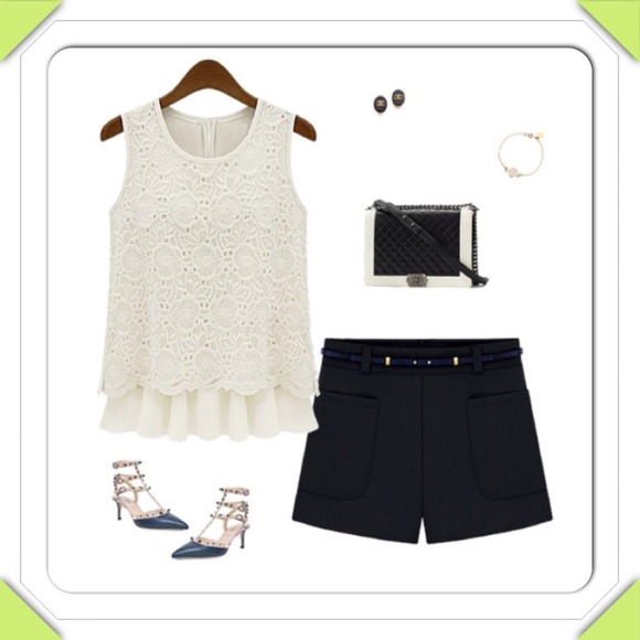 ❗MAJOR SALE❗Flowered Crochet Top - Picture 2 of 4