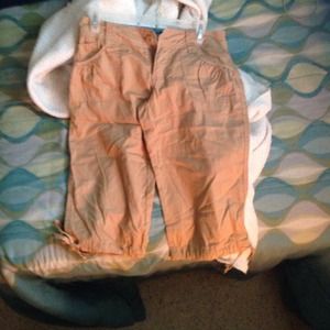 Tan Ocean Pacific capris!
