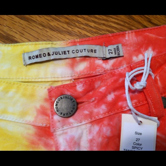 SOLD IN BUNDLE Romeo & Juliet Couture tye-dye - Picture 4 of 4