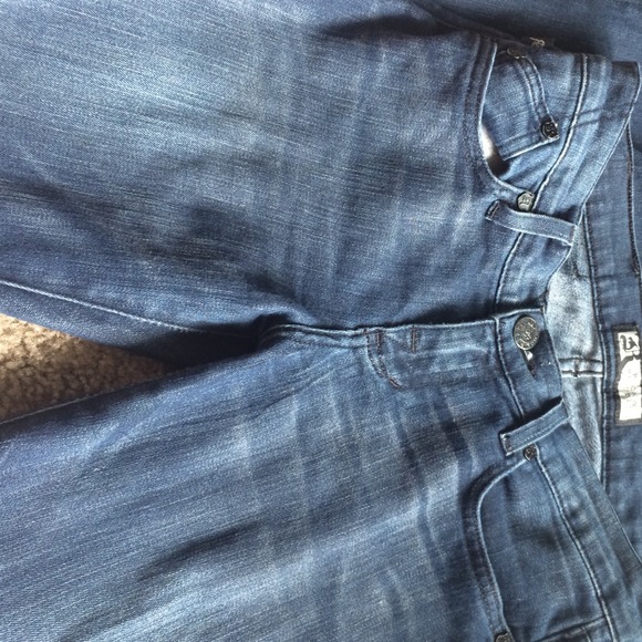 Great condition no frays