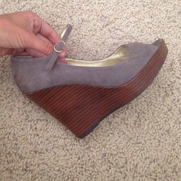 Size 7 dolce vita wedges with straps
