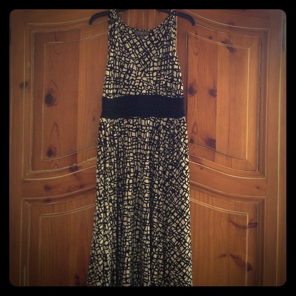 Sleeveless Black and Cream Dress
