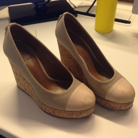 SOLD IN BUNDLE Tory Burch wedge size 6