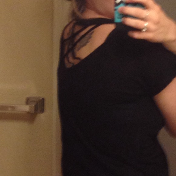 Open back shirt - Picture 2 of 3