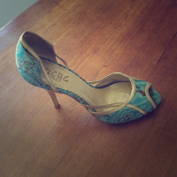 BCBG Peep Toe Pumps - satin sexy sexy! - Picture 1 of 3