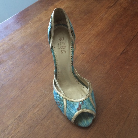 BCBG Peep Toe Pumps - satin sexy sexy! - Picture 2 of 3