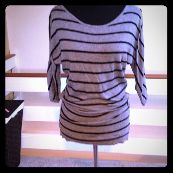 🚫sold in bundle🚫Gray and black striped sweater