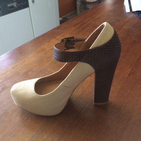 Sexy Stacked Platform heels - Picture 2 of 4