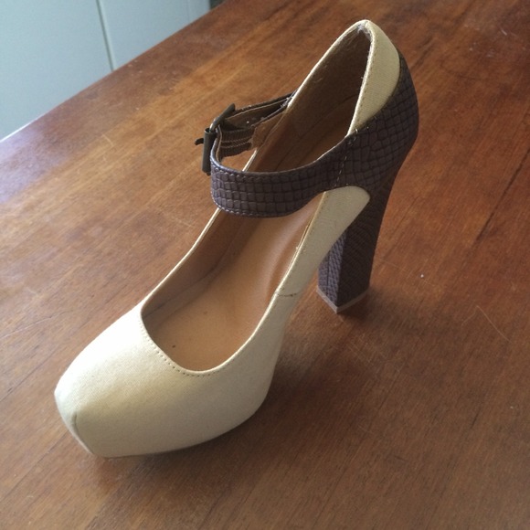 Sexy Stacked Platform heels - Picture 3 of 4