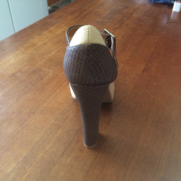 Sexy Stacked Platform heels - Picture 4 of 4