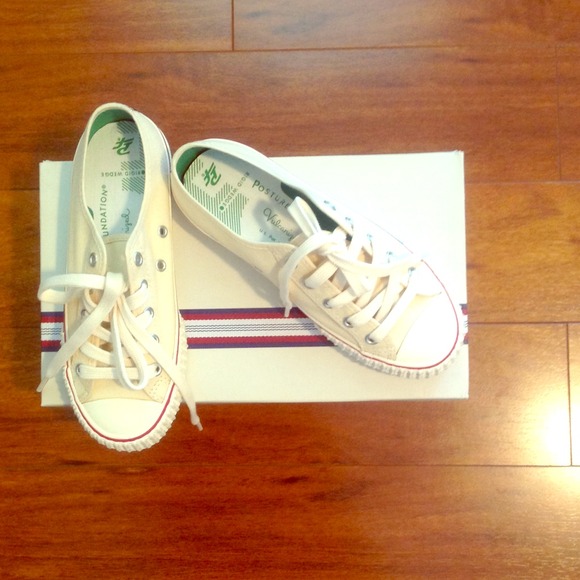 ✨REDUCED✨ NWOT Unisex PF-FLYERS