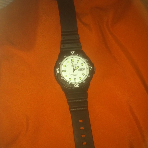 Casio diver watch 100m water resistant - Picture 1 of 4