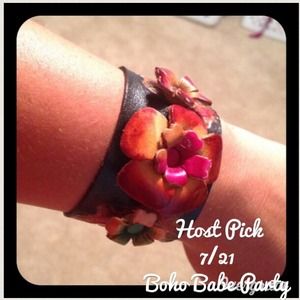 LEATHER FLORAL CUFF BRACELET