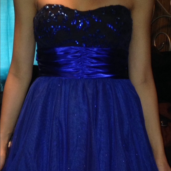 Sparkly blue cocktail prom dress - Picture 2 of 3