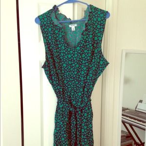 Sleeveless V-neck dress