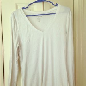 V-neck perfect white long sleeve tee