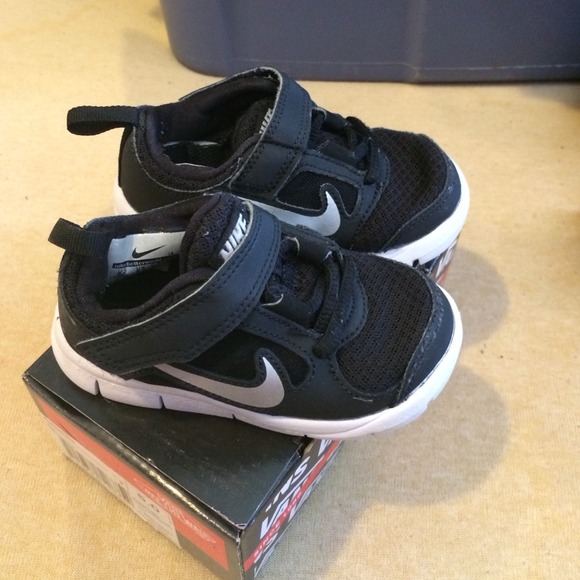 Nike free run toddler size 6