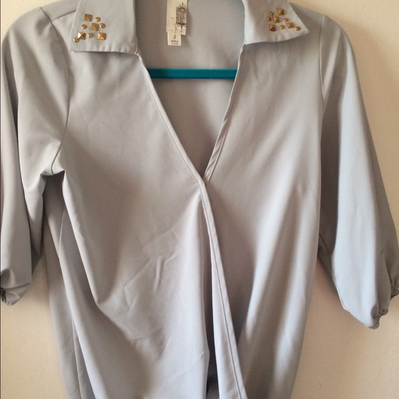 Light grey polyester blouse🎀