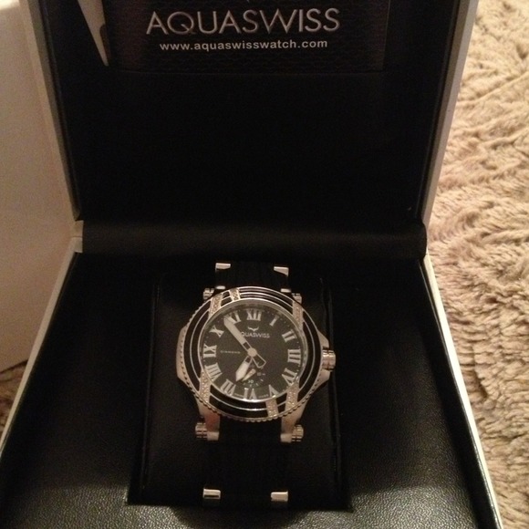 Women's Diamond Watch - Picture 2 of 3